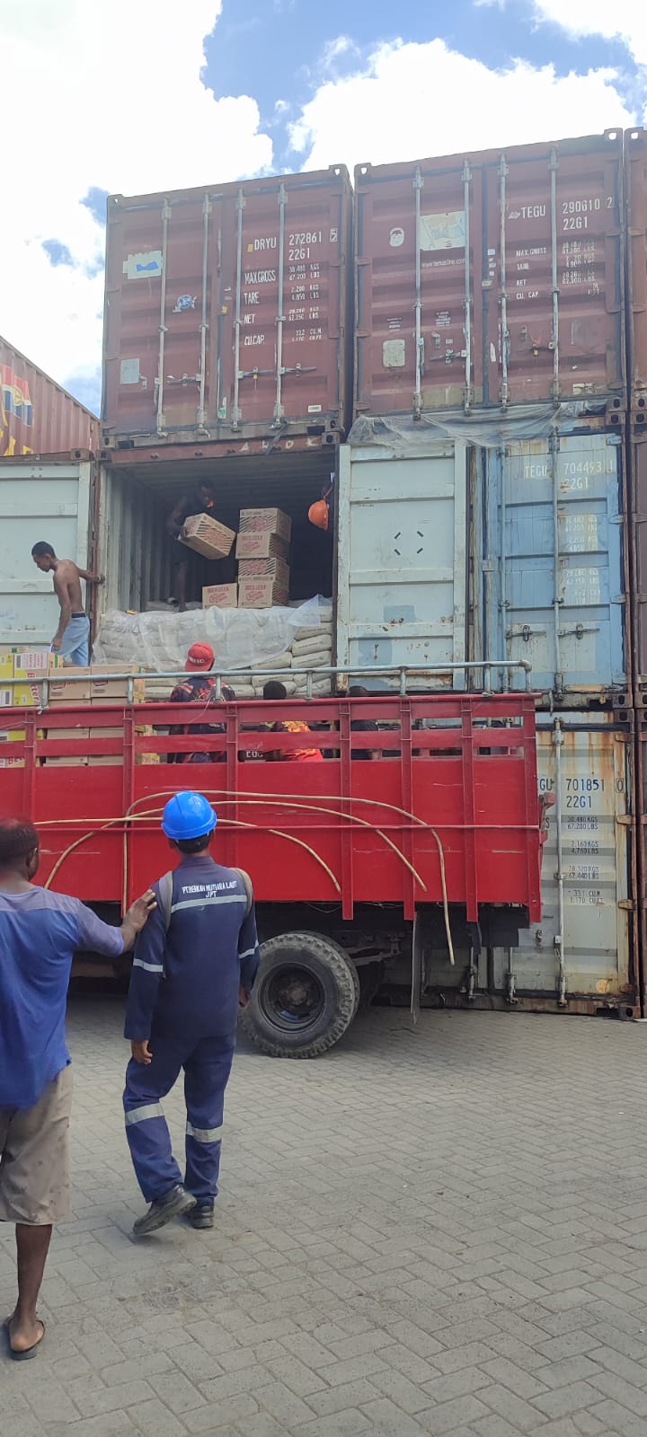 Kontainer 40ft tersegel siap muat